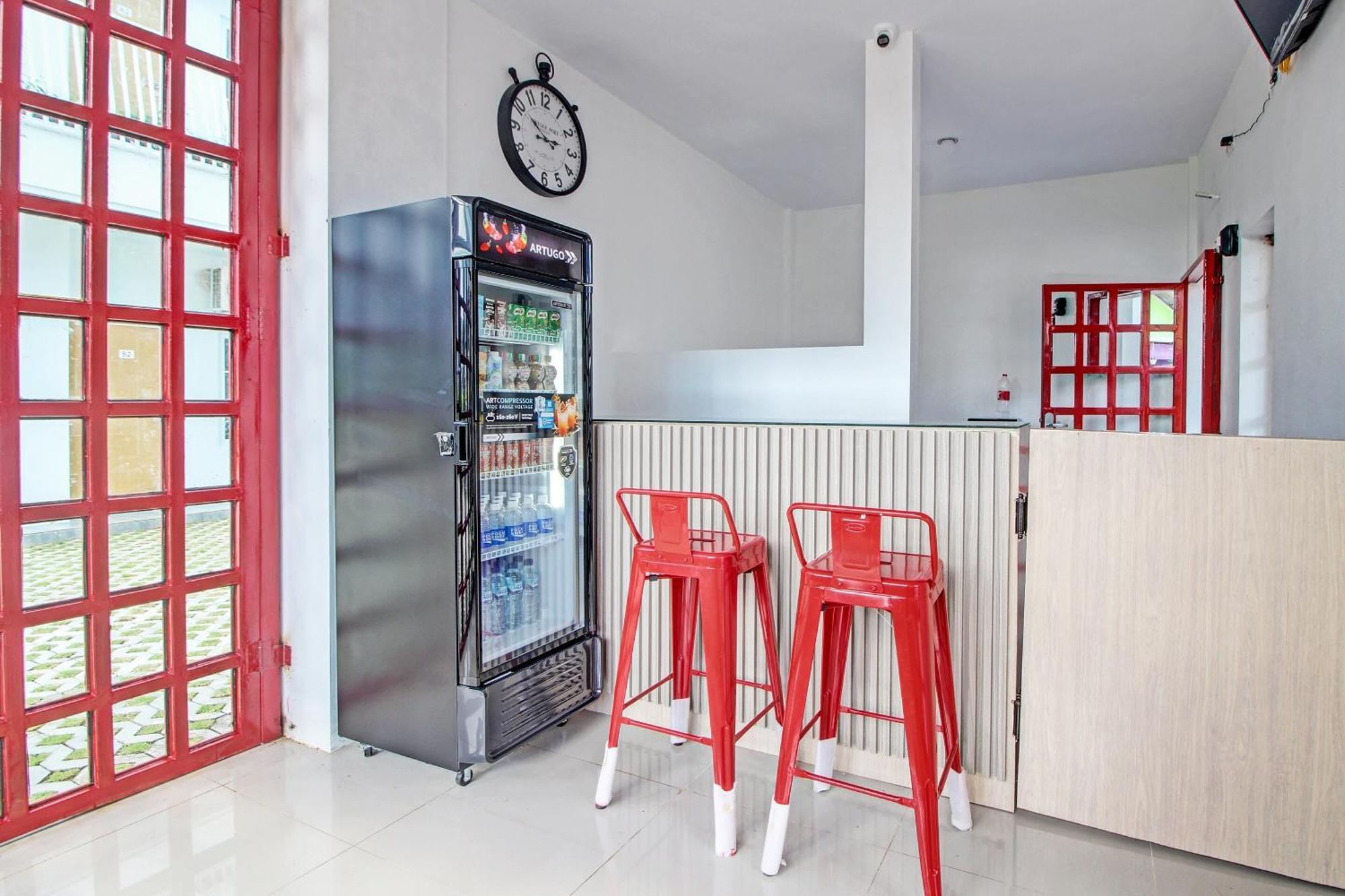 Hotel Super Oyo Collection O 92363 Kp Temon